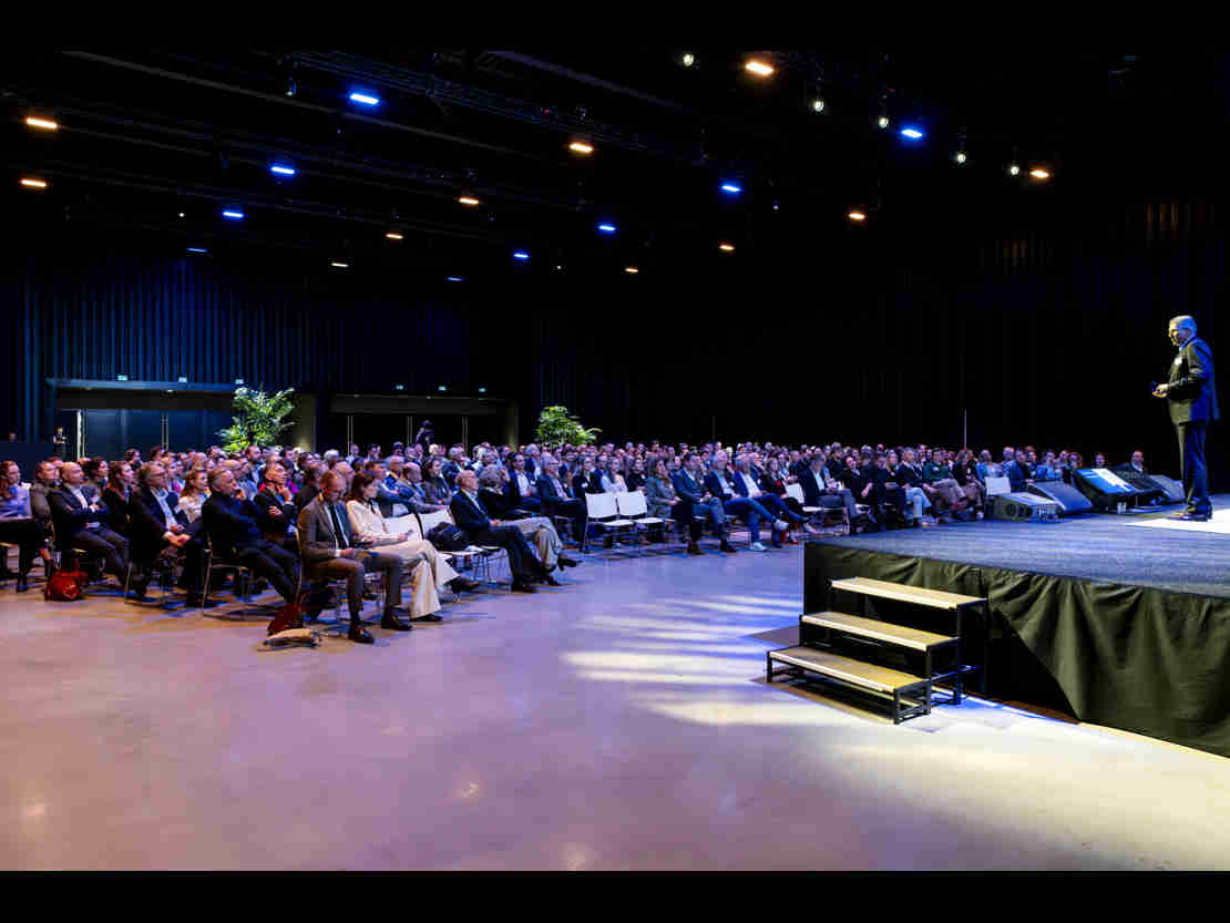 Vooruit! - 85 jaar Berenschot met Mintzberg Vooruit! - 85 jaar Berenschot met Mintzberg